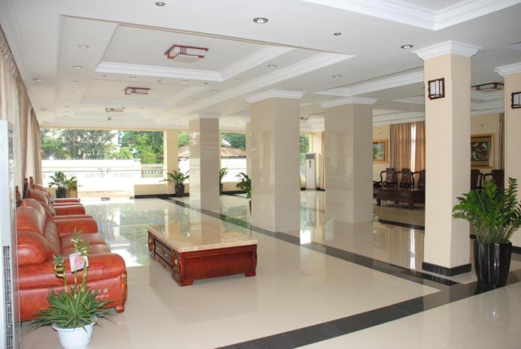 Golden Hill Hotel - Lashio Екстер'єр фото