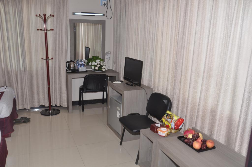 Golden Hill Hotel - Lashio Екстер'єр фото
