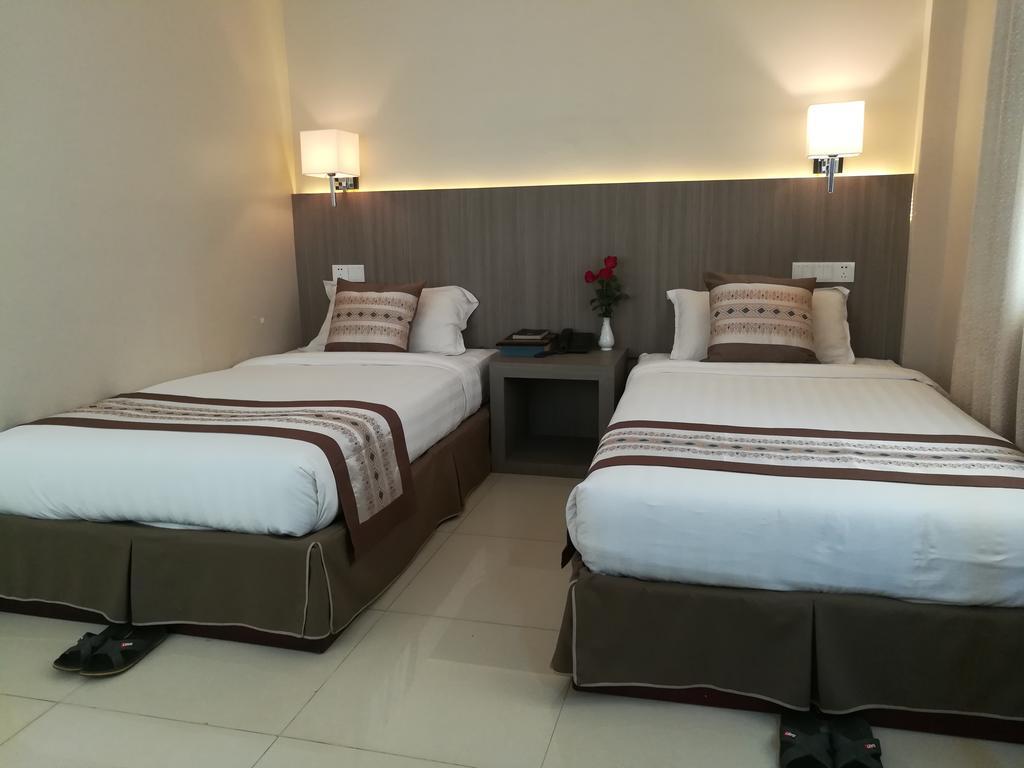 Golden Hill Hotel - Lashio Екстер'єр фото