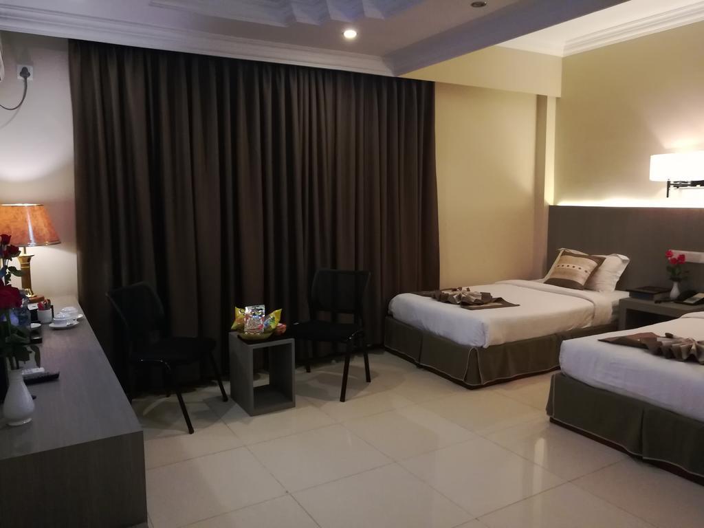 Golden Hill Hotel - Lashio Екстер'єр фото