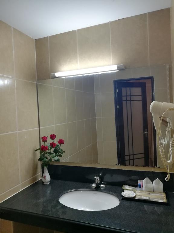 Golden Hill Hotel - Lashio Екстер'єр фото