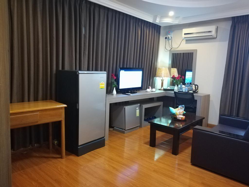 Golden Hill Hotel - Lashio Екстер'єр фото