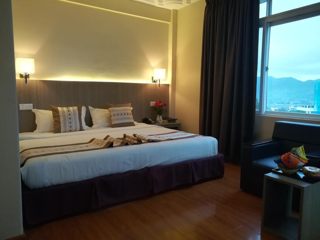 Golden Hill Hotel - Lashio Екстер'єр фото
