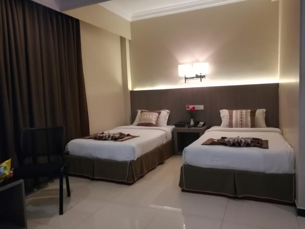 Golden Hill Hotel - Lashio Екстер'єр фото
