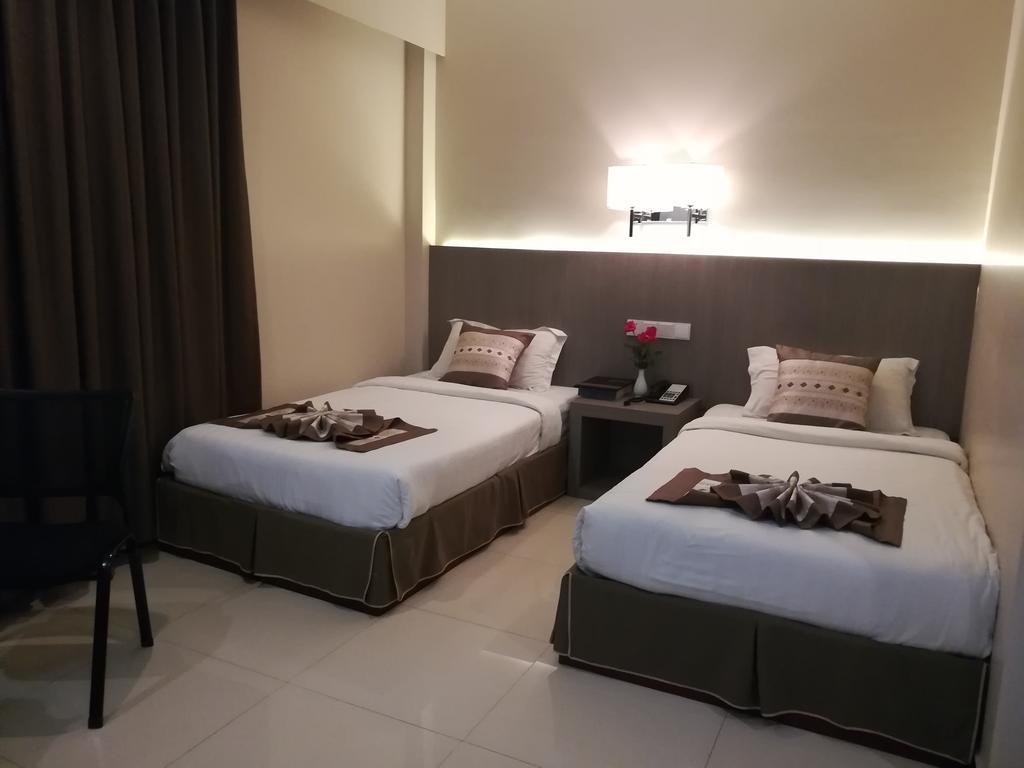 Golden Hill Hotel - Lashio Екстер'єр фото